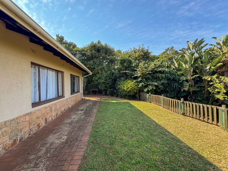 8 Bedroom Fully Furnished House To Rent in La Lucia - Photo 4