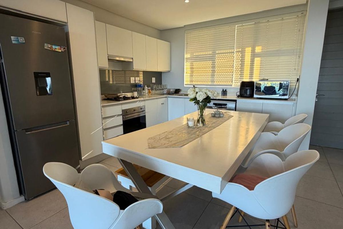 Two Bedroom Furnished - To let - Photo 2