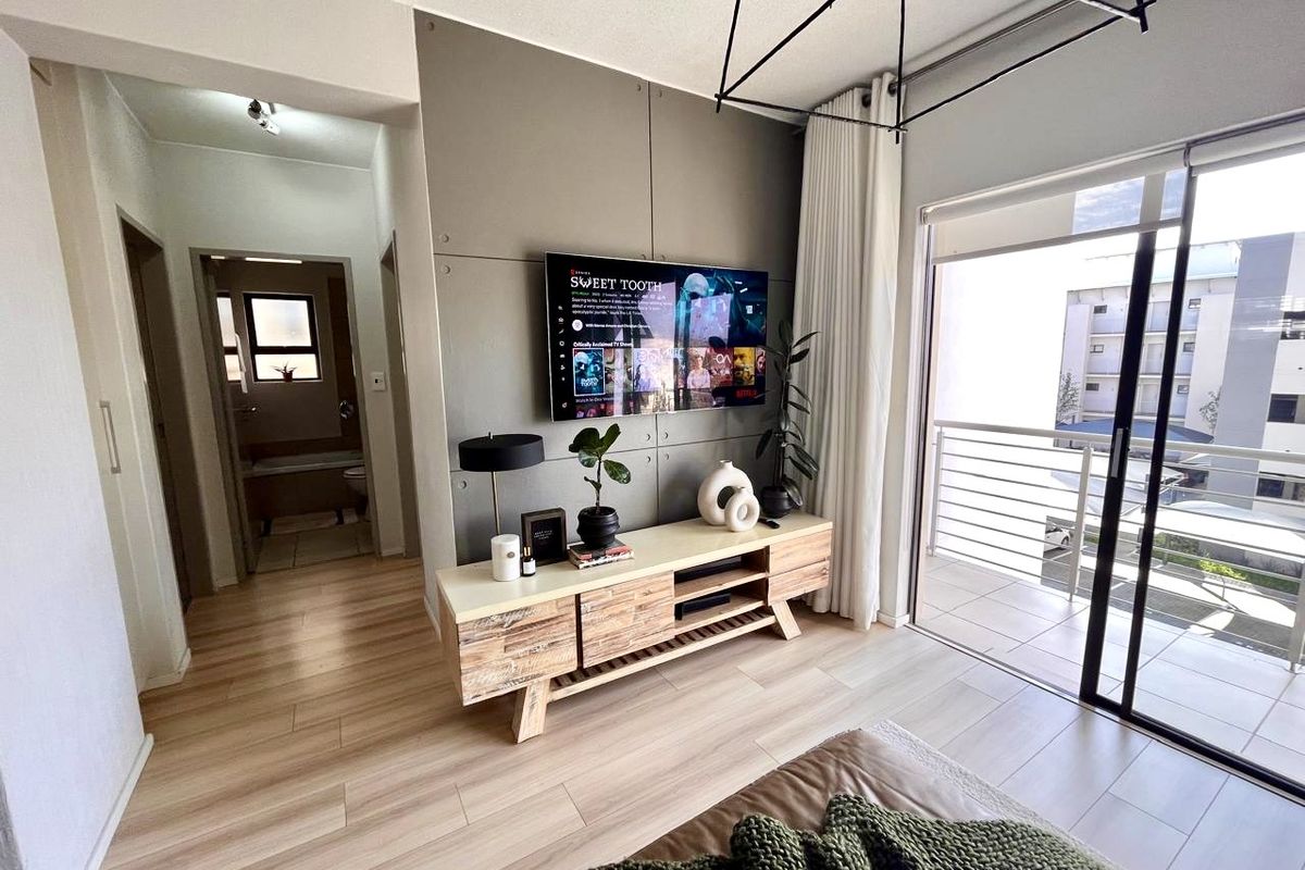 2 Bed 2 Bath Apartment in Broadacrs - Photo 2