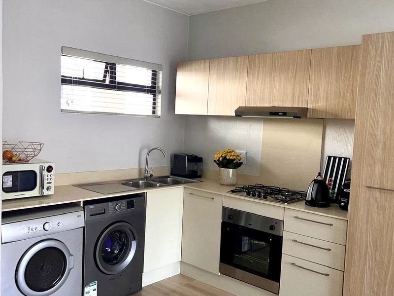 2 Bed 2 Bath Apartment in Broadacrs - Photo 6