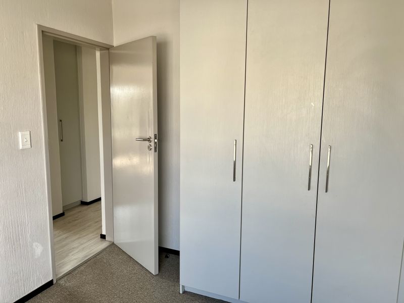 3 bed 2 bath PLUS loft - Photo 7