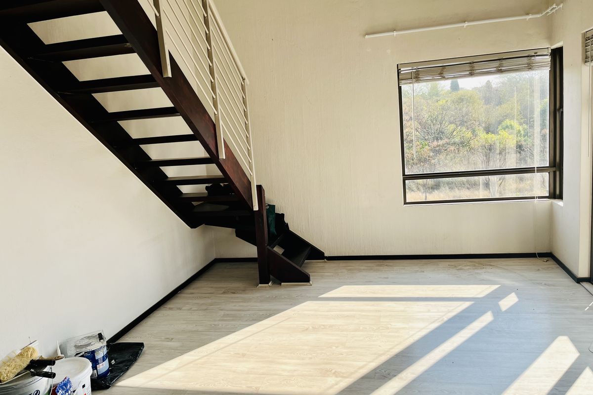 3 bed 2 bath PLUS loft - Photo 2