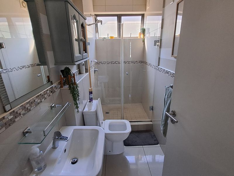 Luxury Fully Furnished 2-Bedroom Apartment - Photo 6