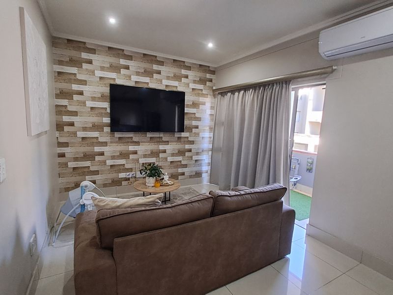 Luxury Fully Furnished 2-Bedroom Apartment - Photo 4