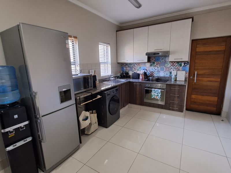 Luxury Fully Furnished 2-Bedroom Apartment - Photo 3