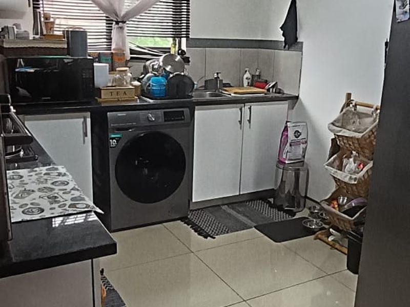 Spacious Three Bedroom Apartment in Sunford for Sale - Photo 9