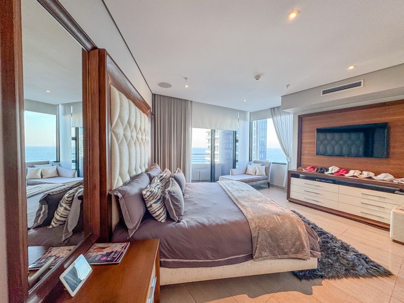 Luxury Living at Its Finest | Stunning 4 Bedroom, 5.5 Bathroom Family Home - Photo 10