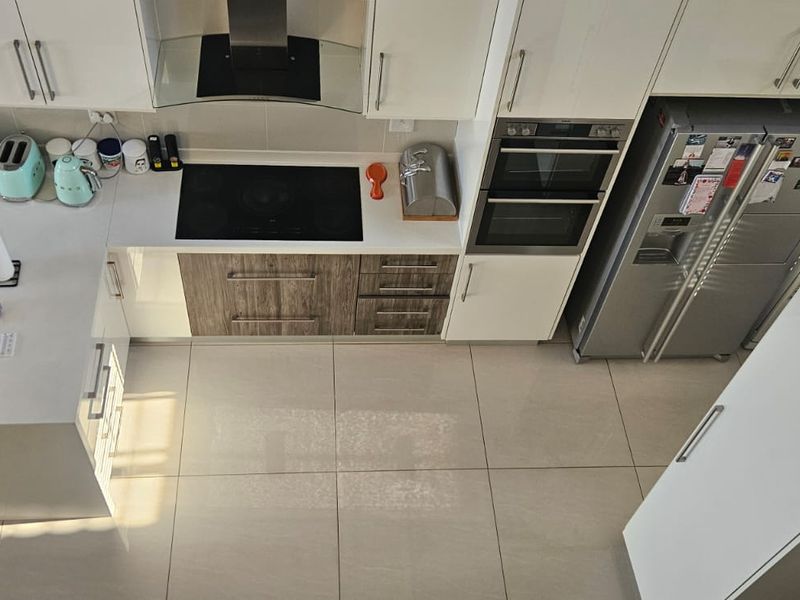 Prime Property presents The Raffles Penthouse for rent - Photo 3
