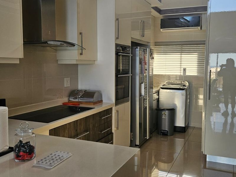 Prime Property presents The Raffles Penthouse for rent - Photo 2