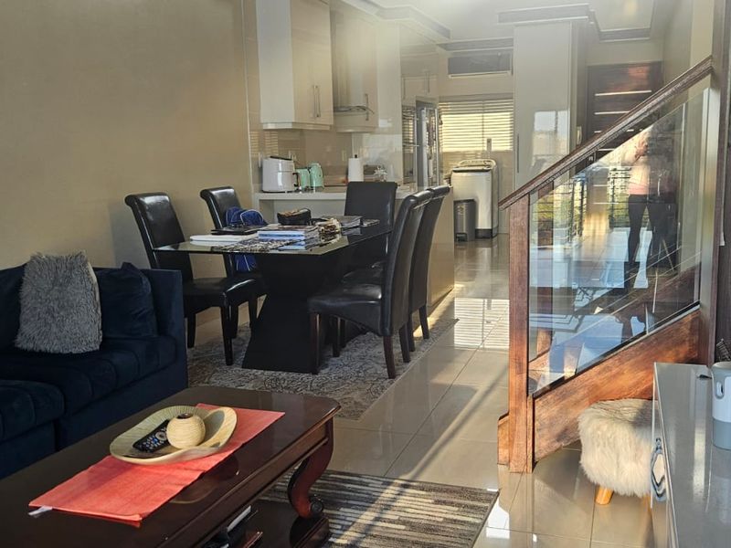 Prime Property presents The Raffles Penthouse for rent - Photo 9