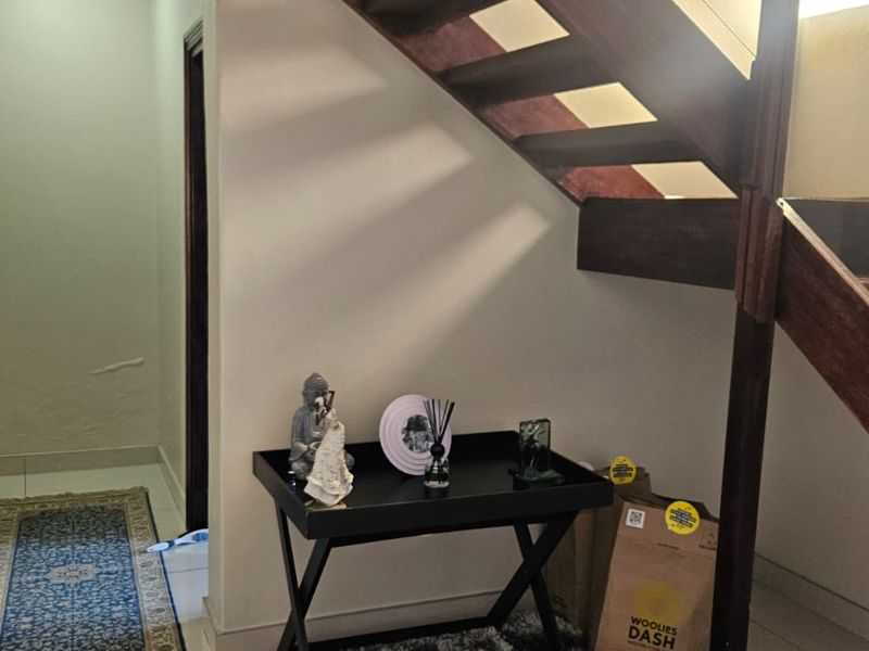 Prime Property presents The Raffles Penthouse for rent - Photo 10