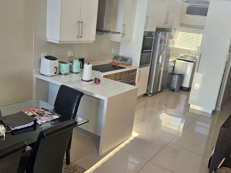 Prime Property presents The Raffles Penthouse for rent - Photo 8