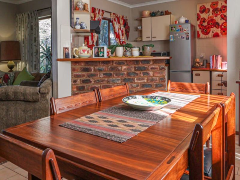 3 bedroom House with granny flat & pool - Photo 6