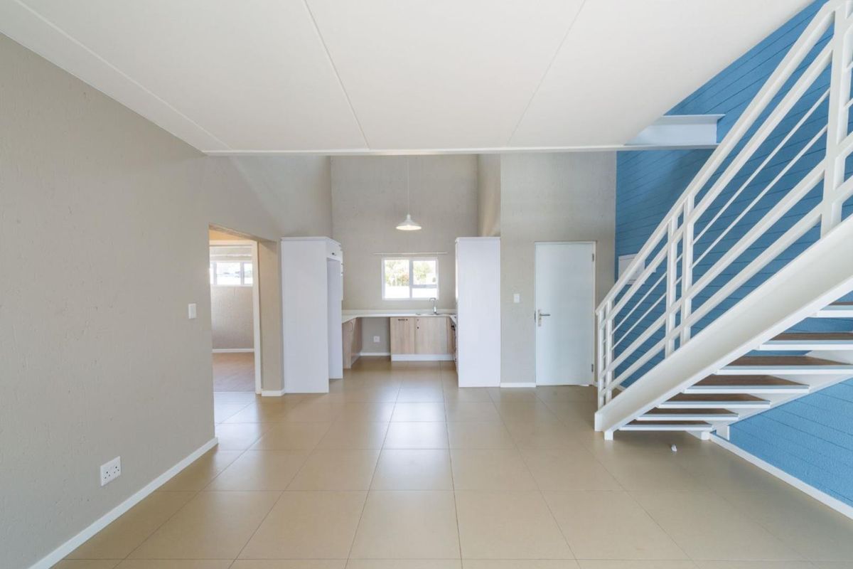 Stylish Yet Practical 2 Bedroom 2 Bathroom Apartment in the Paulshof - Photo 3