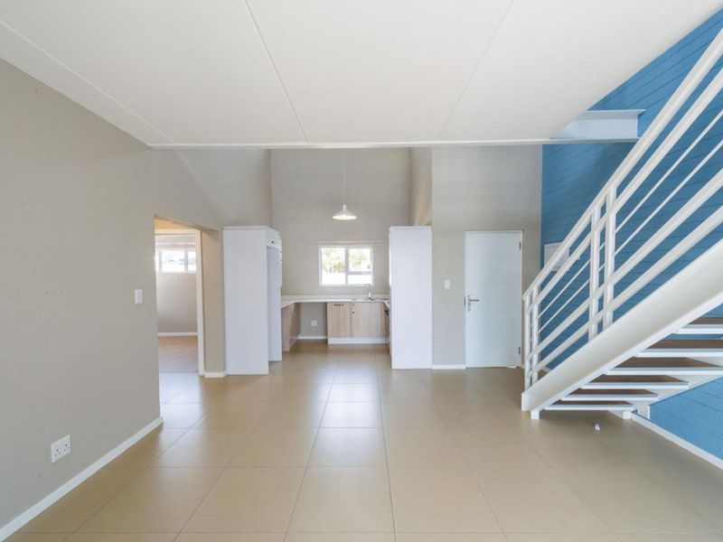 Stylish Yet Practical 2 Bedroom 2 Bathroom Apartment in the Paulshof - Photo 3