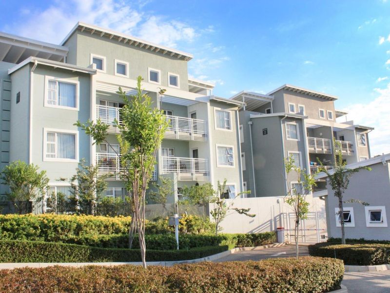 Stylish Yet Practical 2 Bedroom 2 Bathroom Apartment in the Paulshof - Photo 4