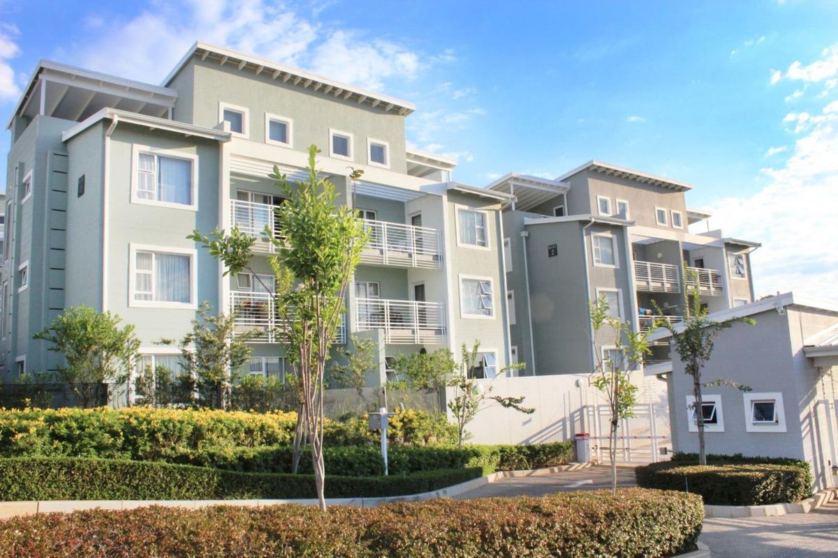 Stylish Yet Practical 2 Bedroom 2 Bathroom Apartment in the Paulshof - Photo 4