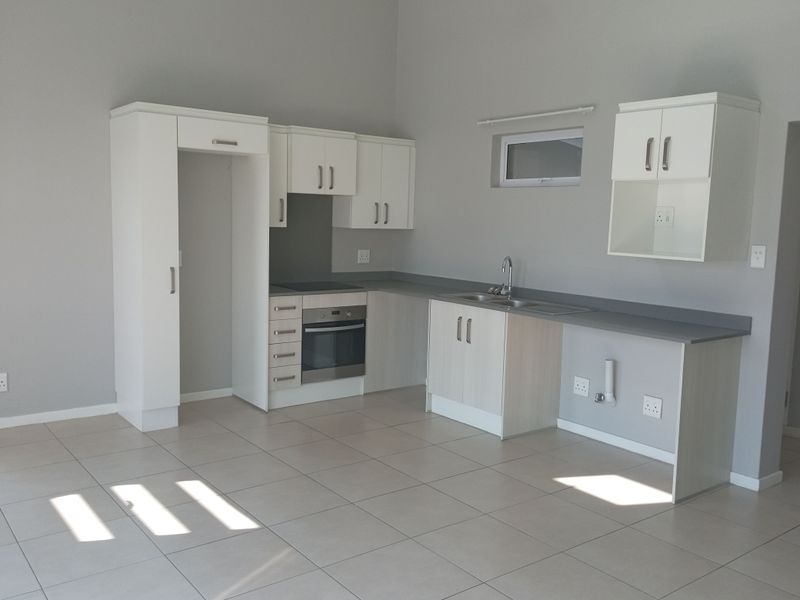 Stylish Yet Practical 2 Bedroom 2 Bathroom Apartment in the Paulshof - Photo 4