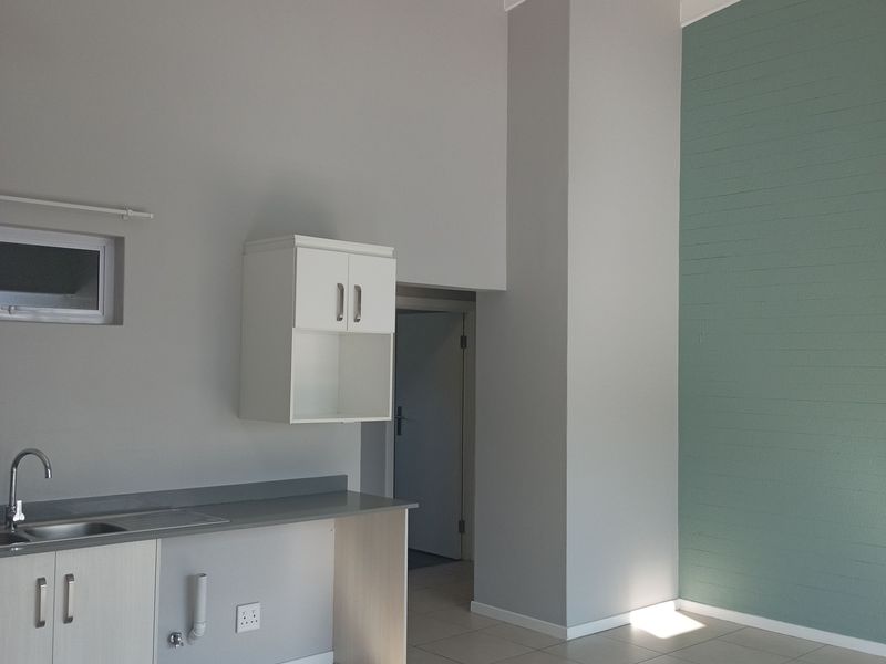 Stylish Yet Practical 2 Bedroom 2 Bathroom Apartment in the Paulshof - Photo 10