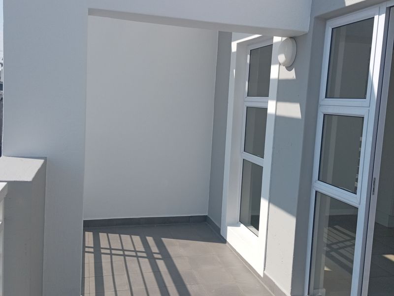 Stylish Yet Practical 2 Bedroom 2 Bathroom Apartment in the Paulshof - Photo 9