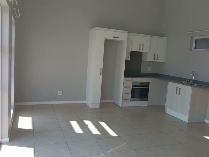 Stylish Yet Practical 2 Bedroom 2 Bathroom Apartment in the Paulshof - Photo 5