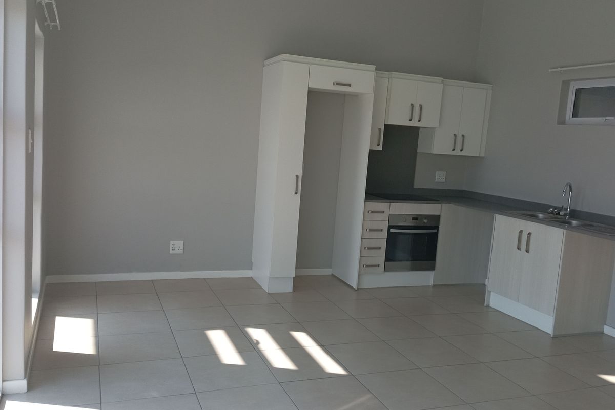 Stylish Yet Practical 2 Bedroom 2 Bathroom Apartment in the Paulshof - Photo 5