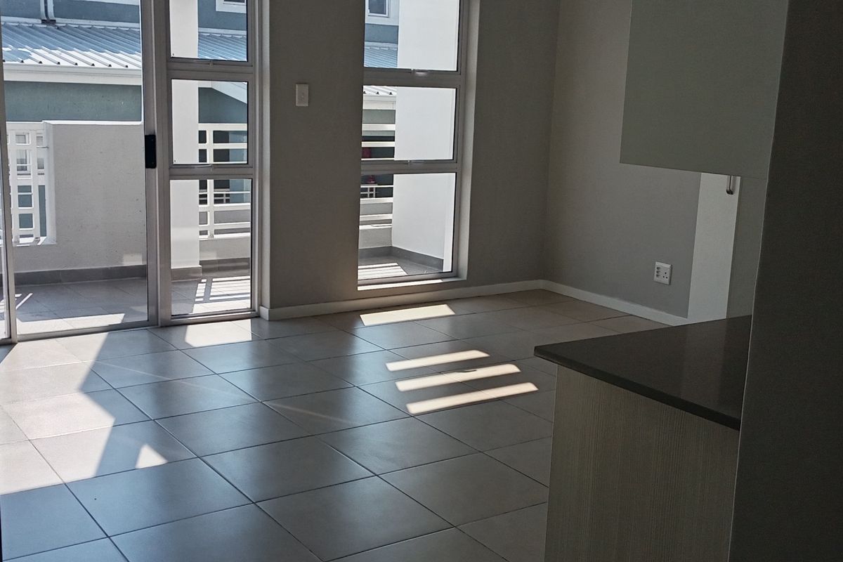 Stylish Yet Practical 2 Bedroom 2 Bathroom Apartment in the Paulshof - Photo 3