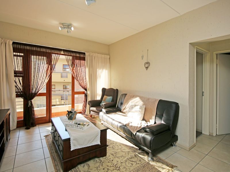 1 Bedroom 1 Bathroom Second floor apartment available in Douglasgate, Douglasdale - Photo 4