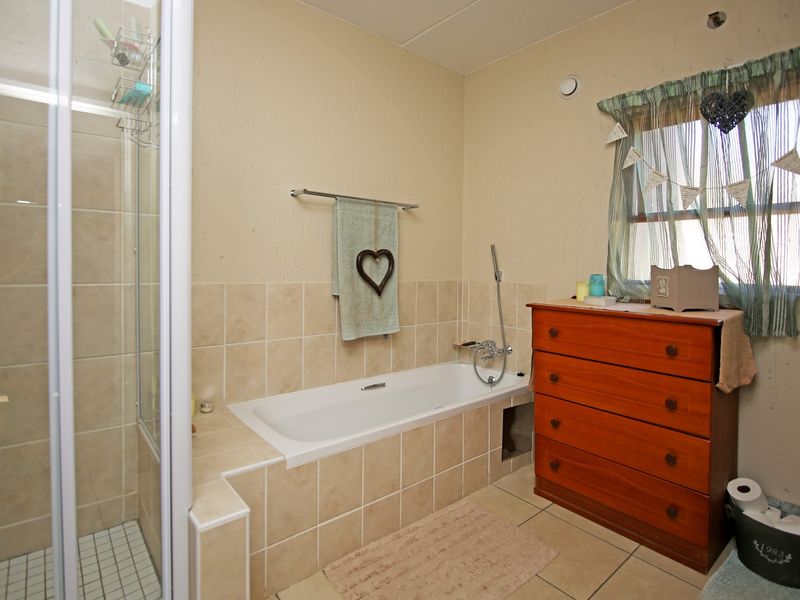 1 Bedroom 1 Bathroom Second floor apartment available in Douglasgate, Douglasdale - Photo 8