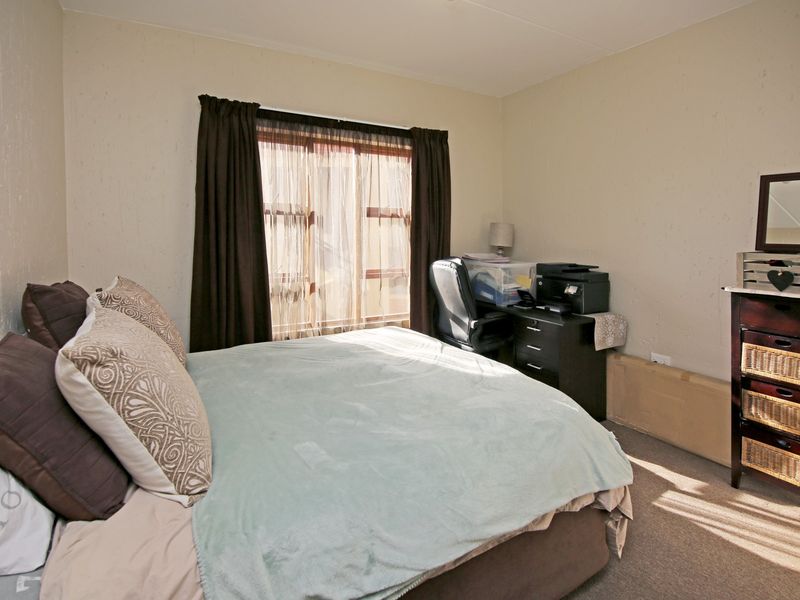 1 Bedroom 1 Bathroom Second floor apartment available in Douglasgate, Douglasdale - Photo 7