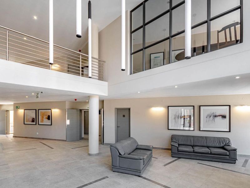 Ultra Modern and Spacious 1 Bedroom 1 Bathroom Apartment - Photo 6