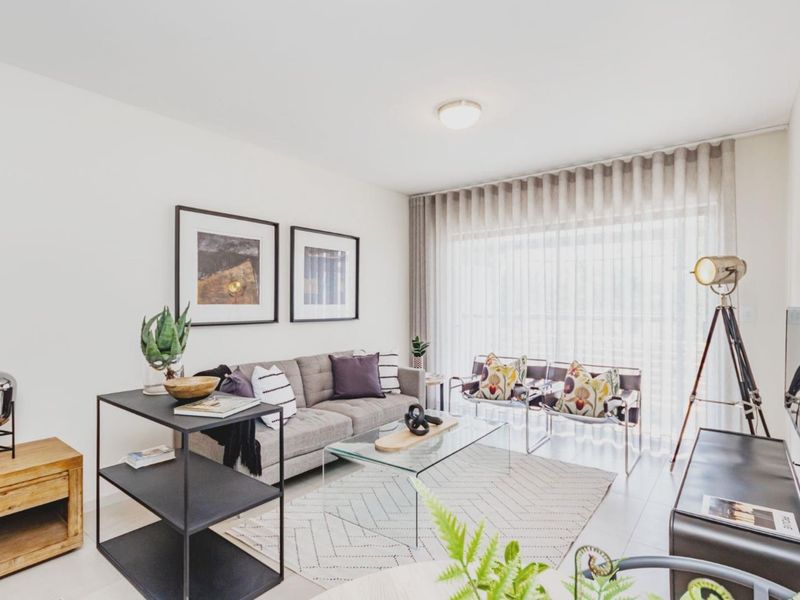 Ultra Modern and Spacious 1 Bedroom 1 Bathroom Apartment - Photo 5