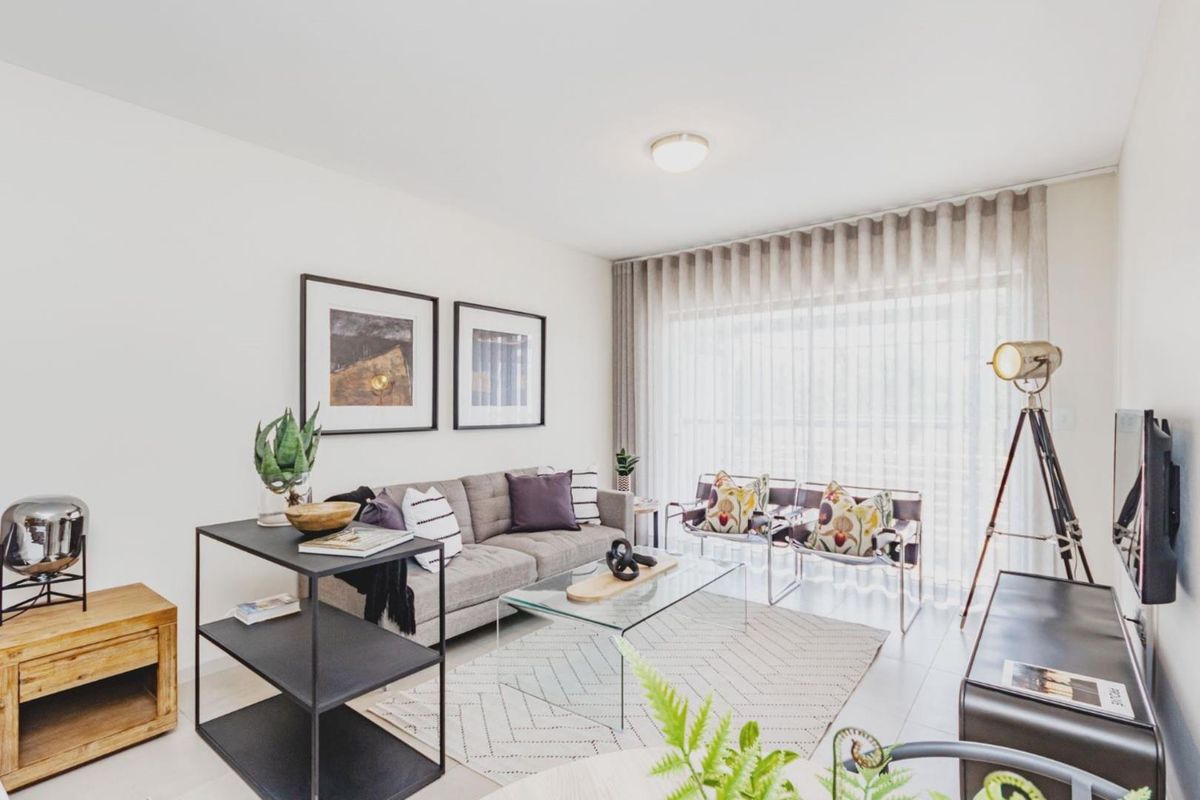 Ultra Modern and Spacious 1 Bedroom 1 Bathroom Apartment - Photo 5