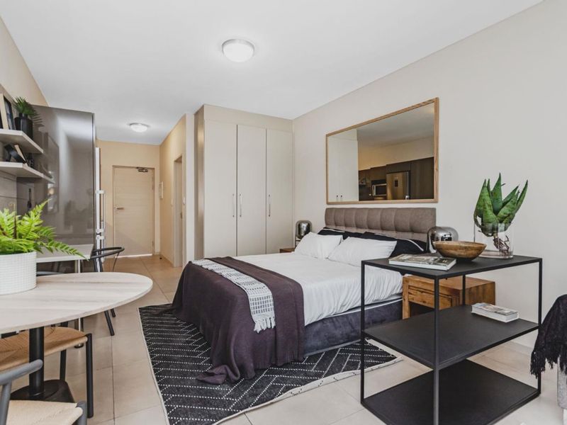 Ultra Modern and Spacious 1 Bedroom 1 Bathroom Apartment - Photo 4