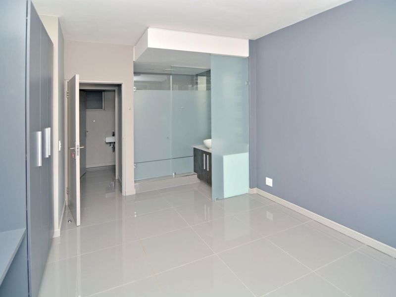 Situated in the Heart of Rosebank 2 Bedroom 2 Bathroom Apartment - Photo 7