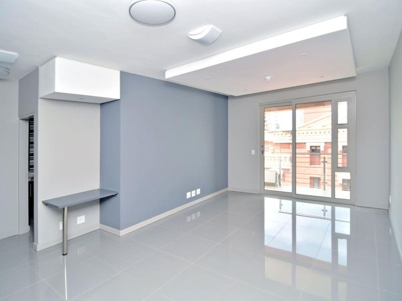 Situated in the Heart of Rosebank 2 Bedroom 2 Bathroom Apartment - Photo 2