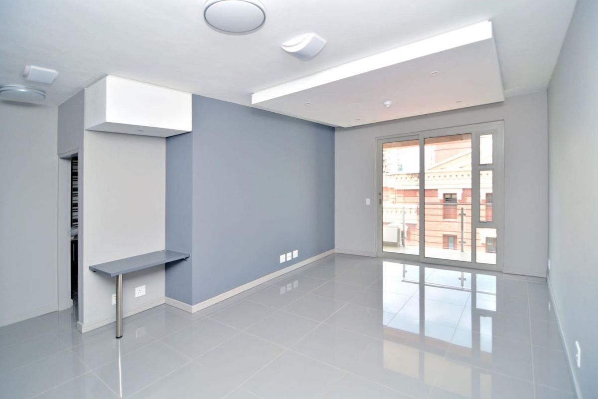 Situated in the Heart of Rosebank 2 Bedroom 2 Bathroom Apartment - Photo 2