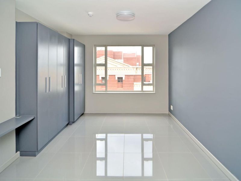 Situated in the Heart of Rosebank 2 Bedroom 2 Bathroom Apartment - Photo 10