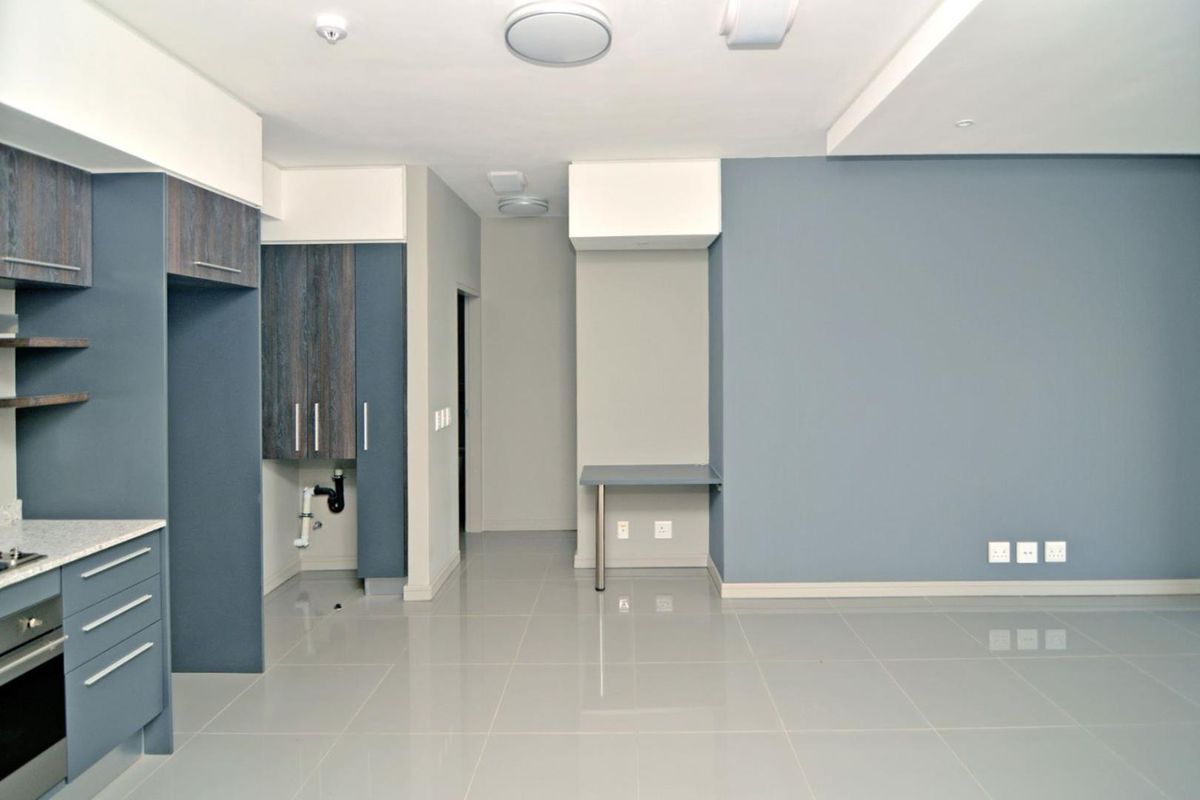 Situated in the Heart of Rosebank 2 Bedroom 2 Bathroom Apartment - Photo 4