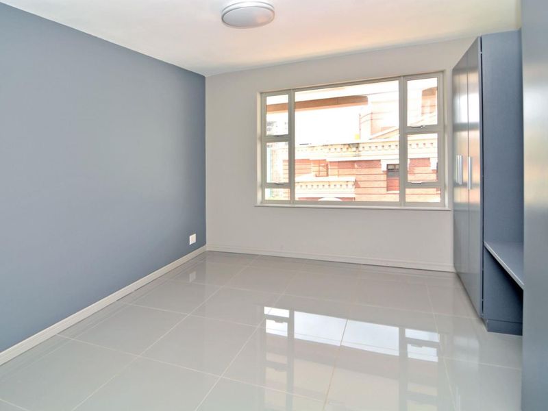 Situated in the Heart of Rosebank 2 Bedroom 2 Bathroom Apartment - Photo 5