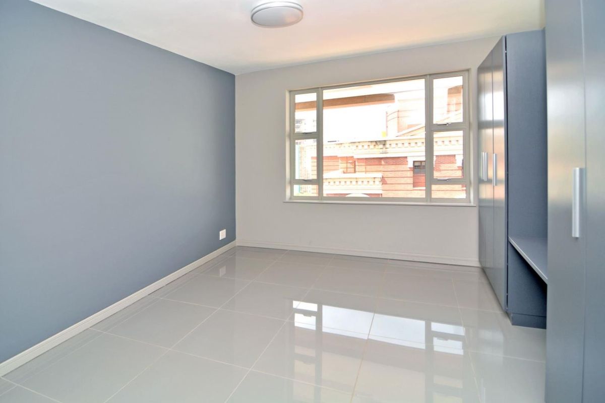 Situated in the Heart of Rosebank 2 Bedroom 2 Bathroom Apartment - Photo 5