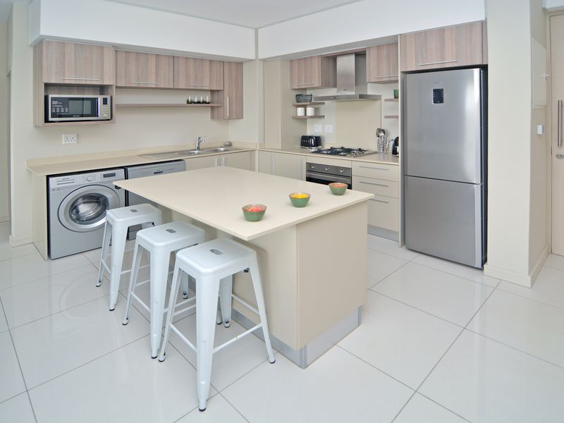 Modern Living 2 Bed 1 Bath Apartment in Rosebank - Photo 3