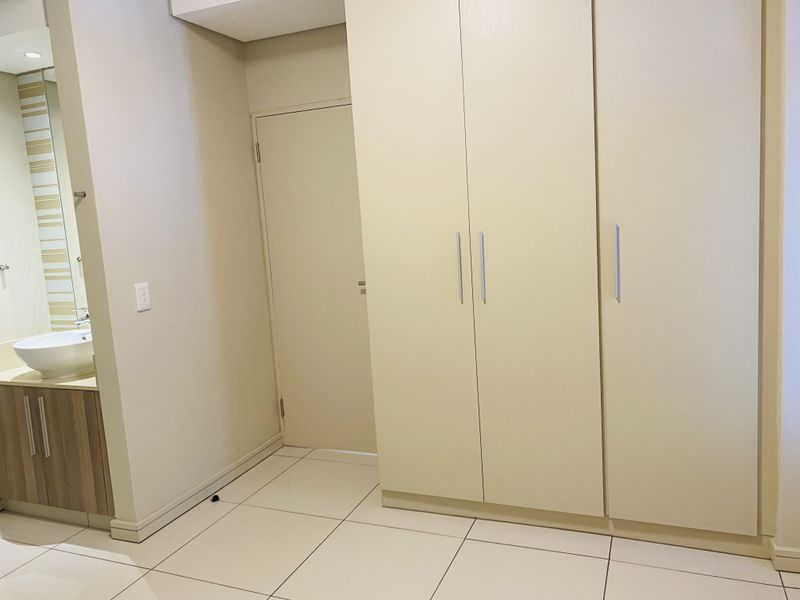 Modern Living 2 Bed 1 Bath Apartment in Rosebank - Photo 9
