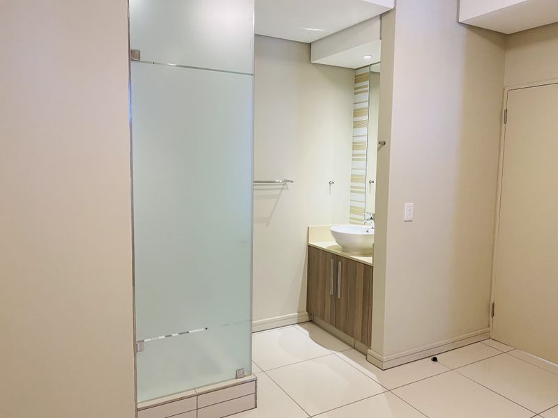 Modern Living 2 Bed 1 Bath Apartment in Rosebank - Photo 8