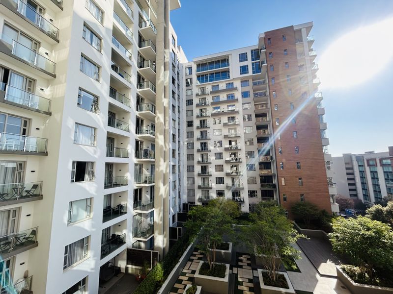 Cosmopolitan Lifestyle - 2 Bedroom 2 Bathroom Apartment - Photo 8