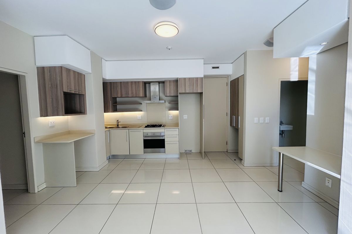 Cosmopolitan Lifestyle - 2 Bedroom 2 Bathroom Apartment - Photo 5