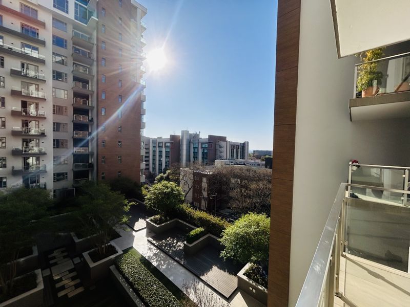 Cosmopolitan Lifestyle - 2 Bedroom 2 Bathroom Apartment - Photo 9