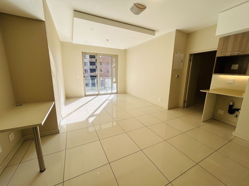 Cosmopolitan Lifestyle - 2 Bedroom 2 Bathroom Apartment - Photo 2