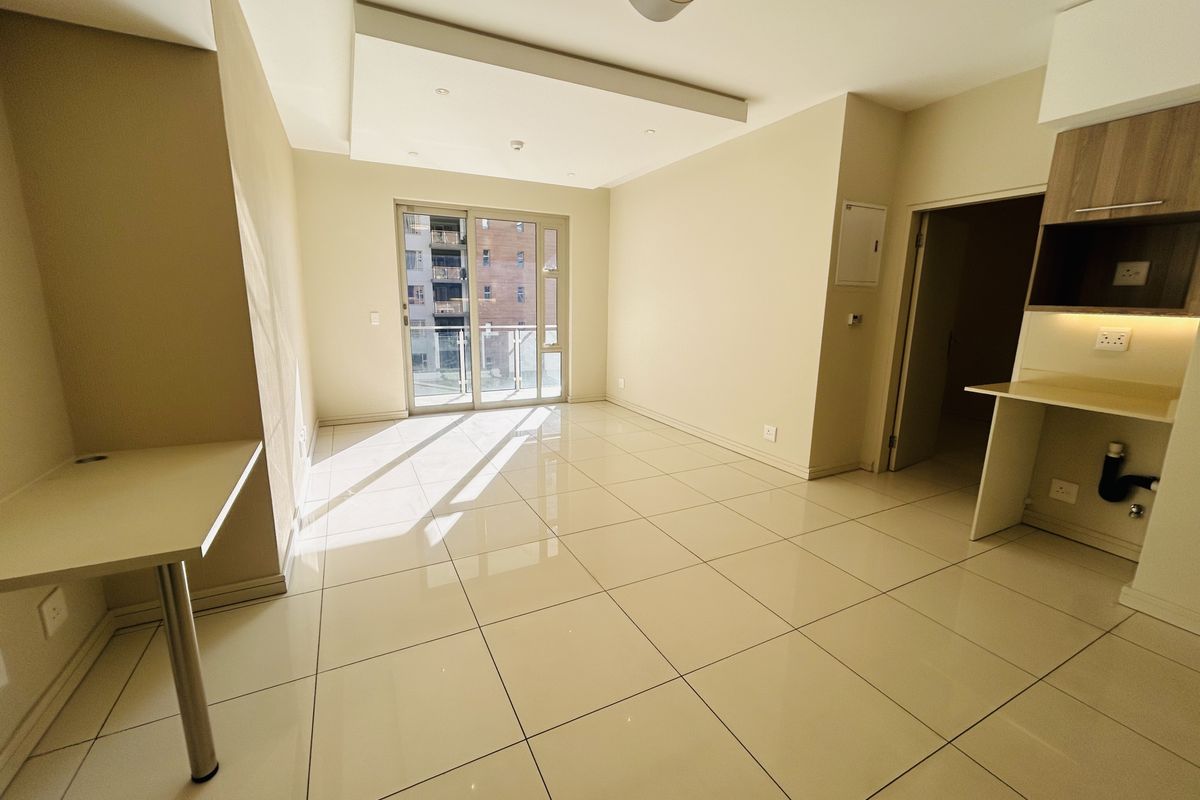 Cosmopolitan Lifestyle - 2 Bedroom 2 Bathroom Apartment - Photo 2