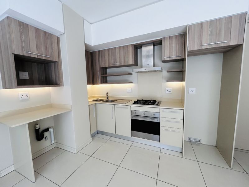 Cosmopolitan Lifestyle - 2 Bedroom 2 Bathroom Apartment - Photo 4